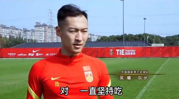 在首播电影《熊猫计划》中，成龙一改往日的硬汉形象，化身“奶爸”，在保护熊猫“呼呼”的同时与一群笨贼斗智斗勇。